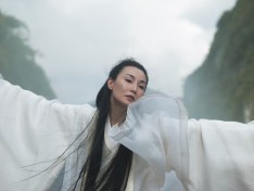 Isaac Julien: Better Life (Ten Thousand Waves)